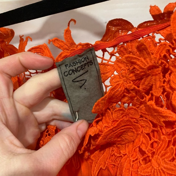 Fashion Concepts | NWT Red Top w Floral Lace - Picture 5 of 7